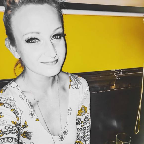 Meet your Posher, Samantha - Picture 1 of 4